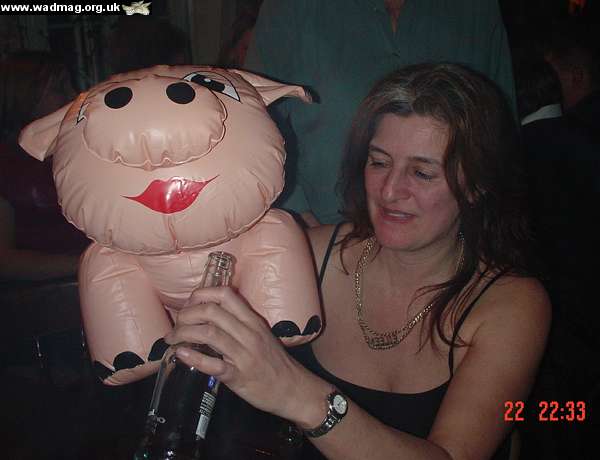 drinking pig.jpg - 22 Kb