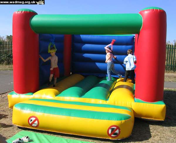 11 bouncy castle.jpg - 32 Kb